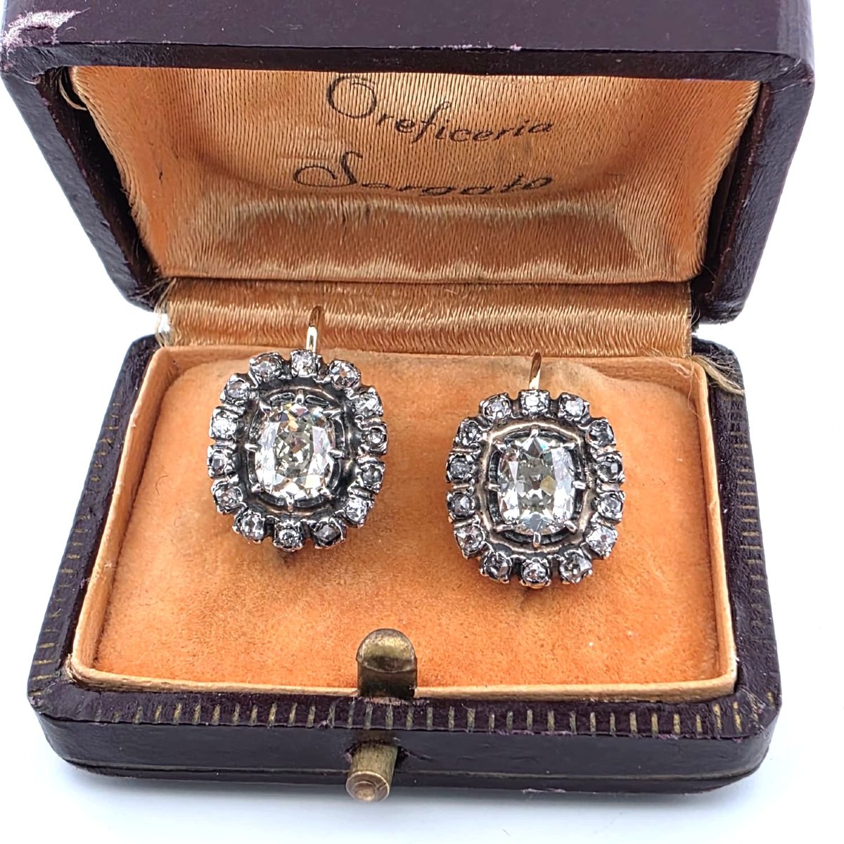Boucles d’oreilles époque victorienne en or jaune 18kt avec des diamants importants