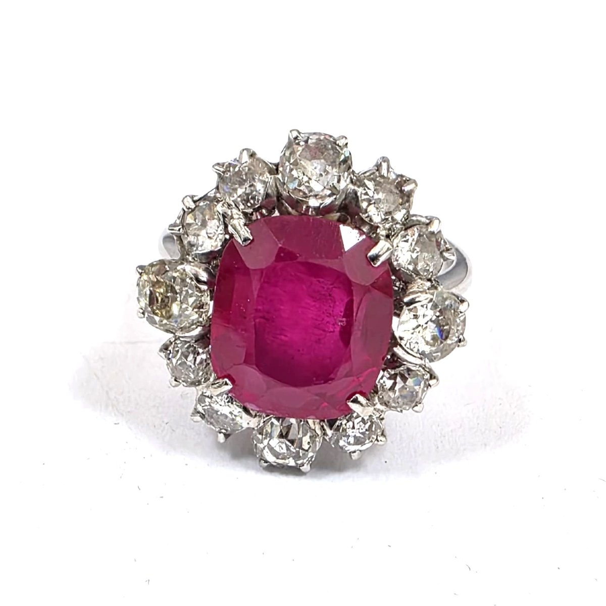 18kt White Gold Ring With Central Ruby And Surround Diamonds-photo-2