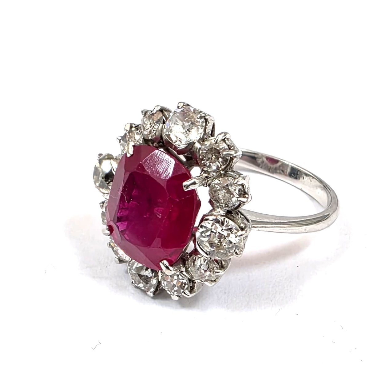 18kt White Gold Ring With Central Ruby And Surround Diamonds-photo-3