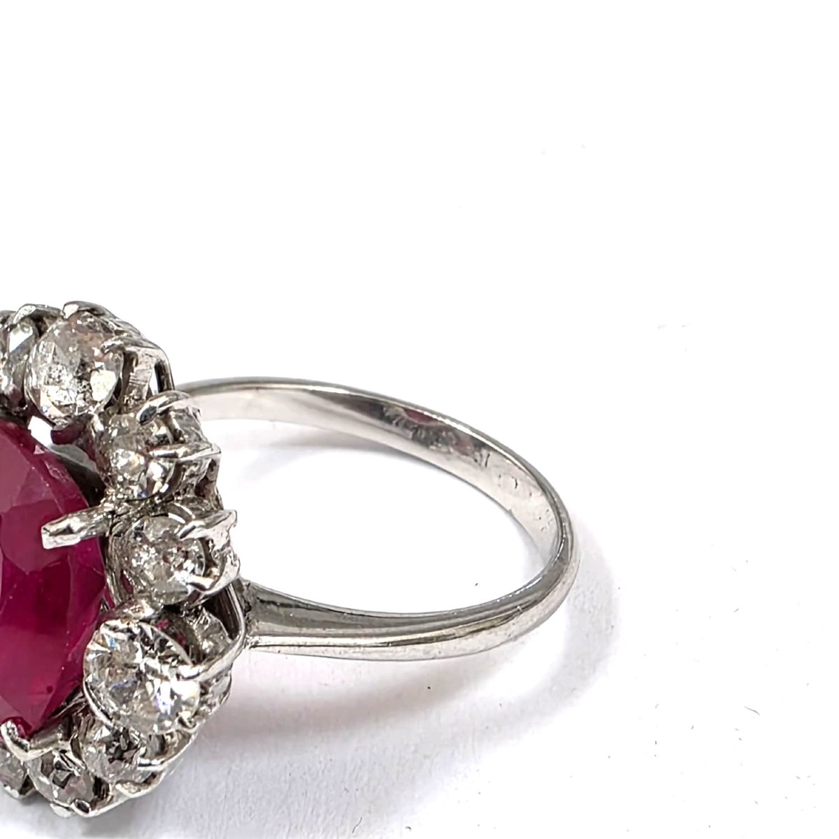 18kt White Gold Ring With Central Ruby And Surround Diamonds-photo-2