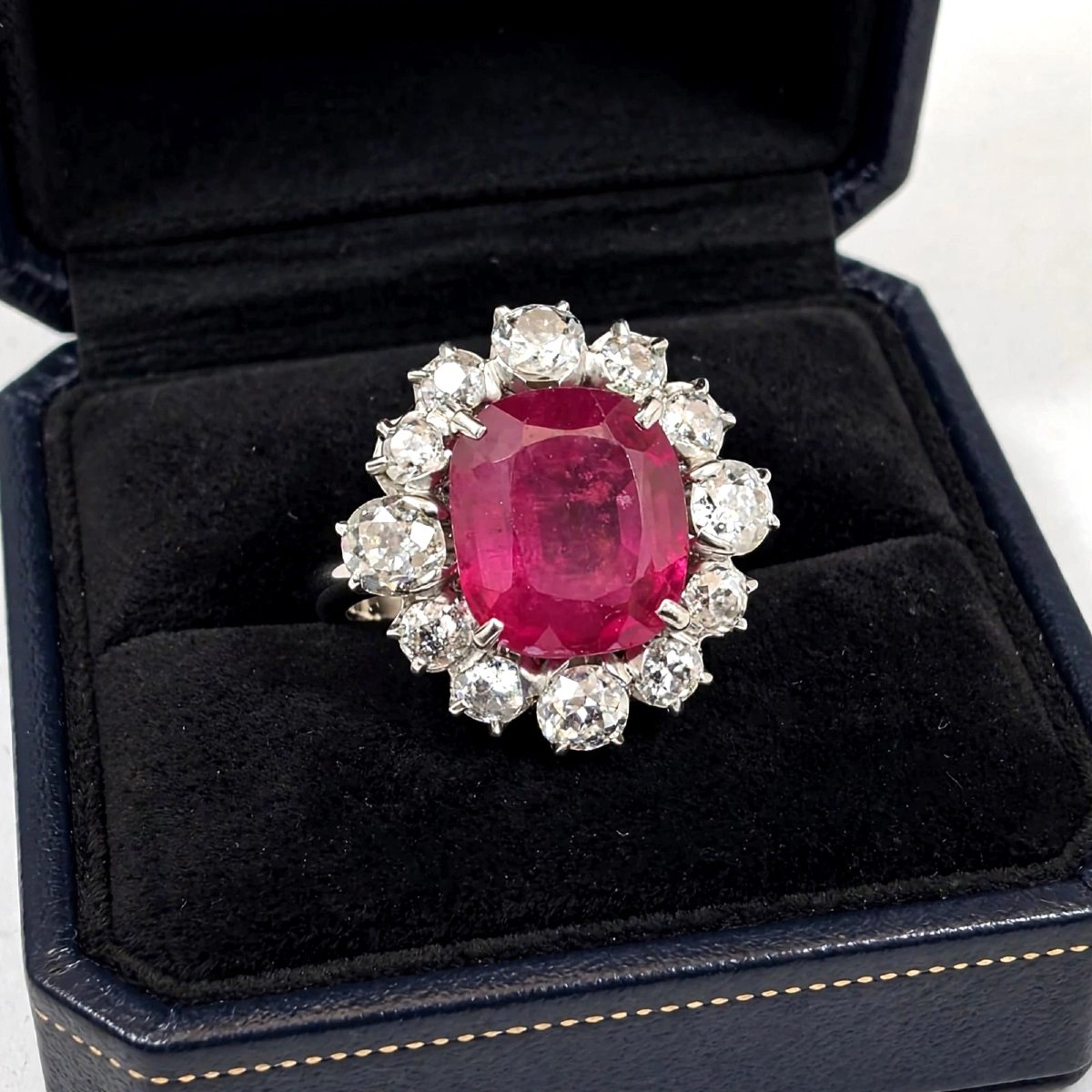 18kt White Gold Ring With Central Ruby And Surround Diamonds