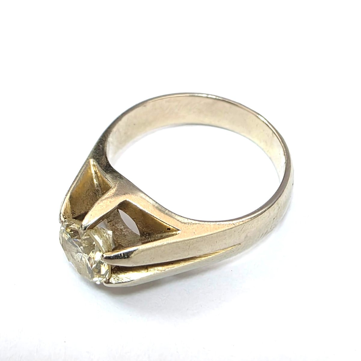 18k White Gold Ring With Diamonds-photo-2
