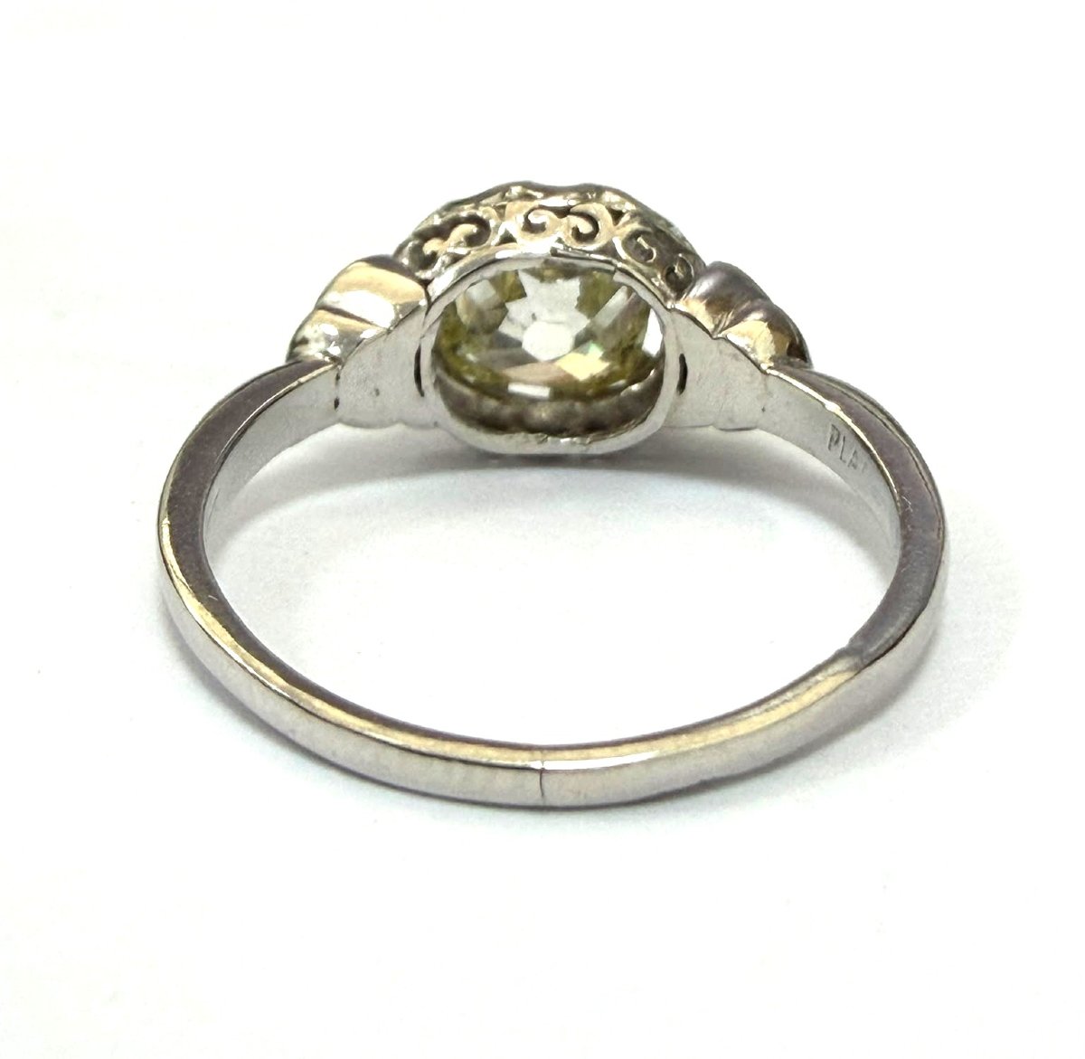 18-karat White Gold Ring With A Diamond-photo-2