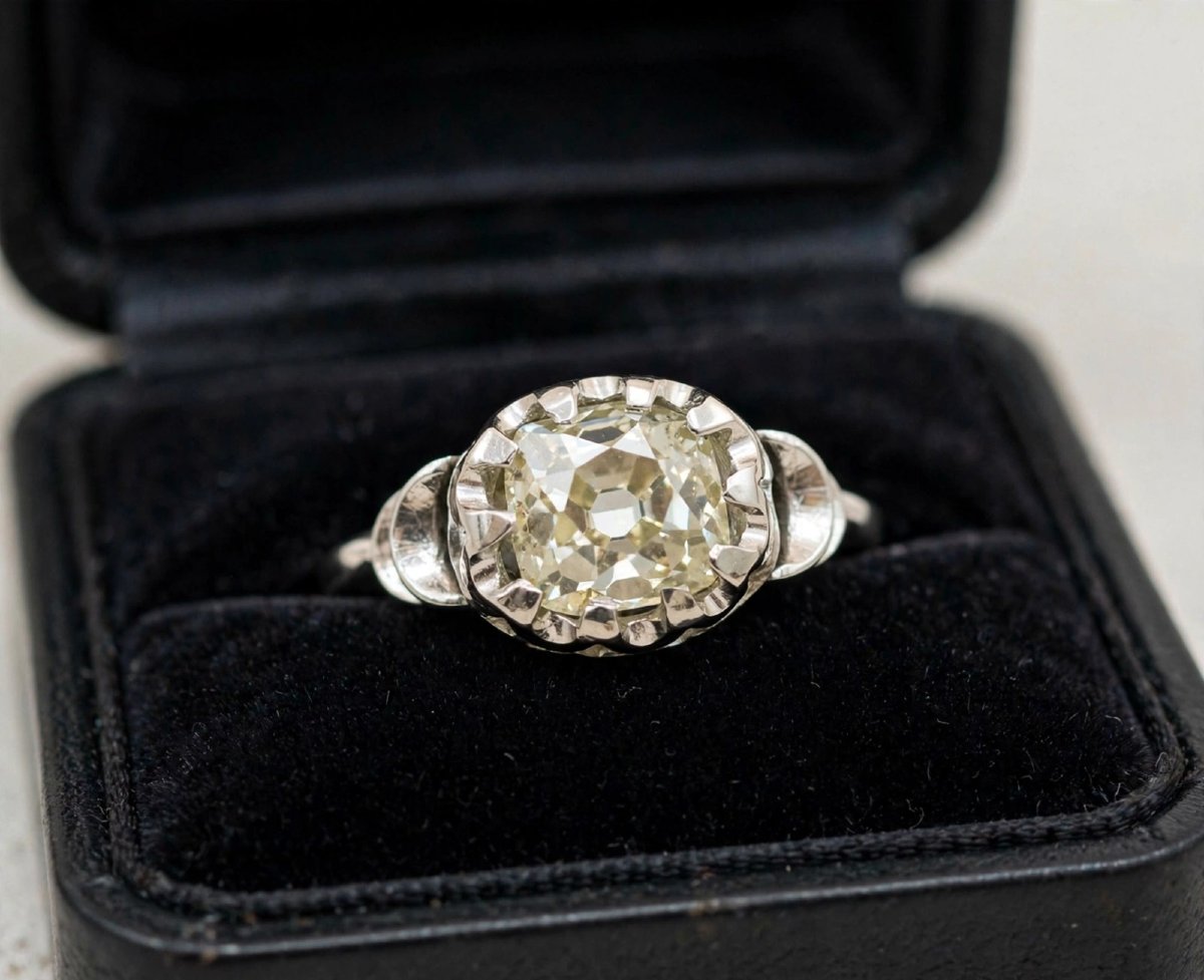 18-karat White Gold Ring With A Diamond