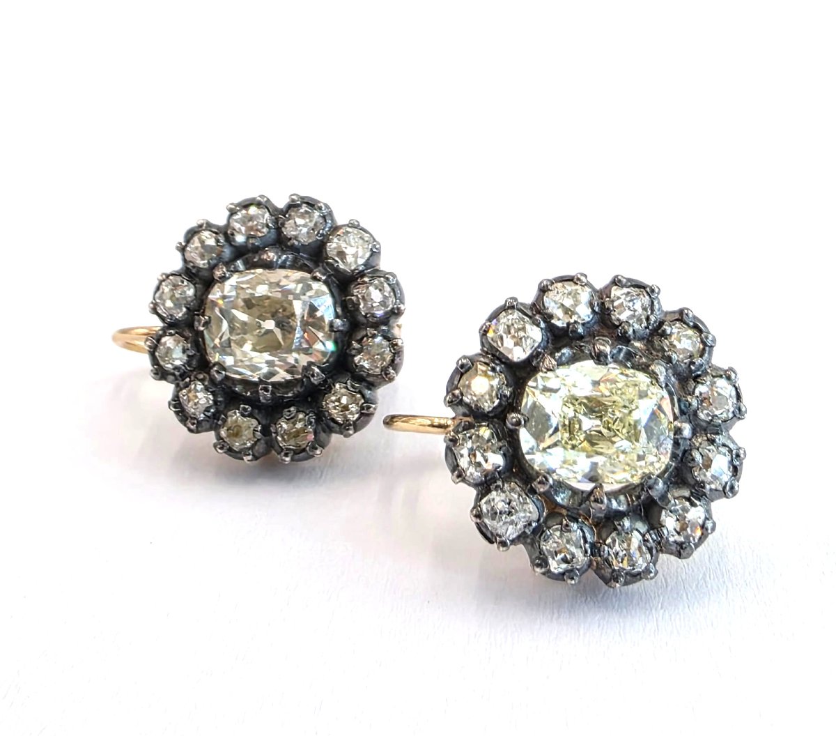 18k Yellow Gold And Platinum Earrings With Large Diamonds-photo-3
