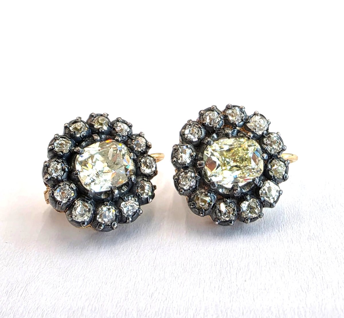 18k Yellow Gold And Platinum Earrings With Large Diamonds-photo-4