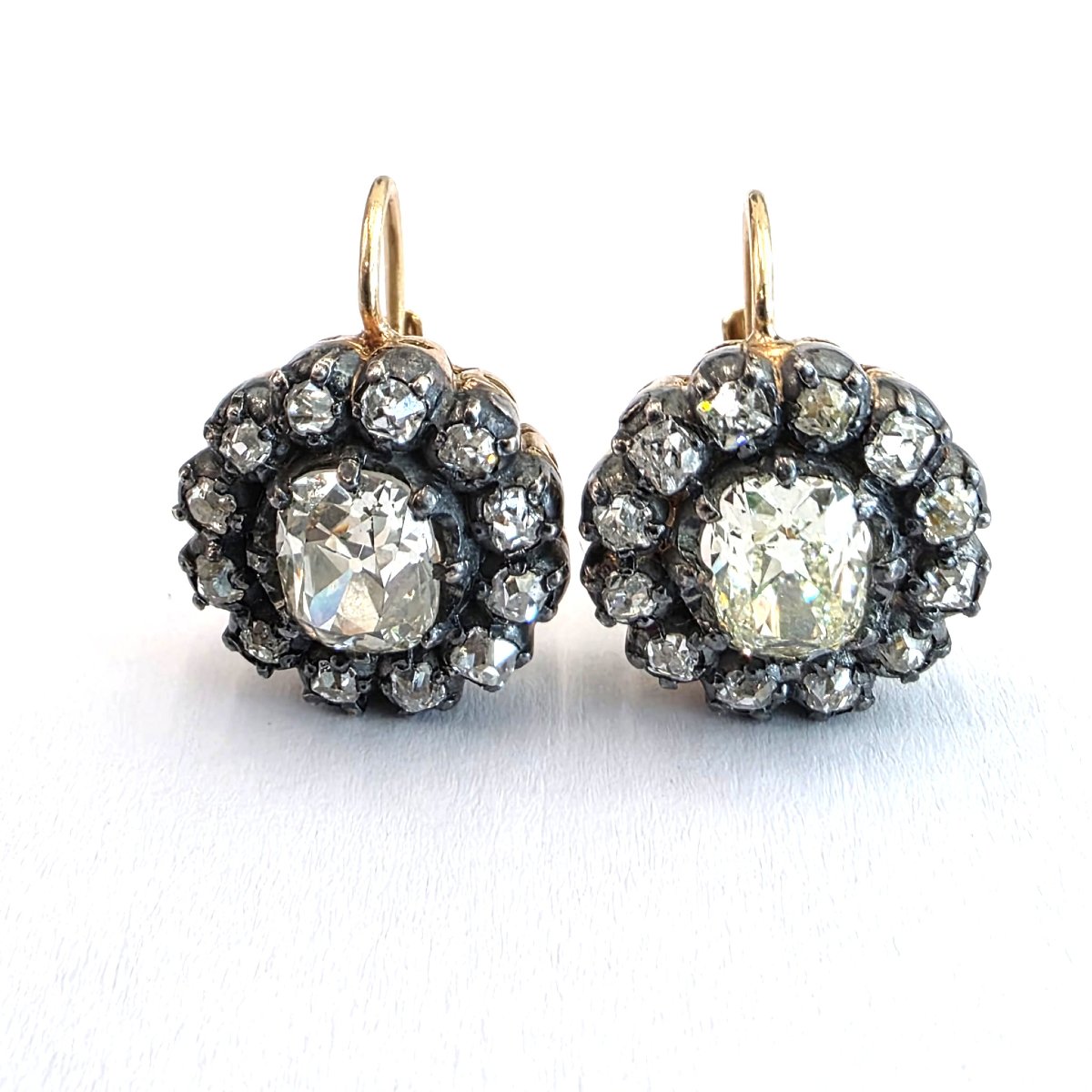 18k Yellow Gold And Platinum Earrings With Large Diamonds-photo-3