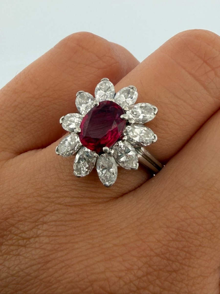 Vintage Platinum Ring From The 1950s/1960s With A Burmese Heat-treated Ruby And Diamonds-photo-3
