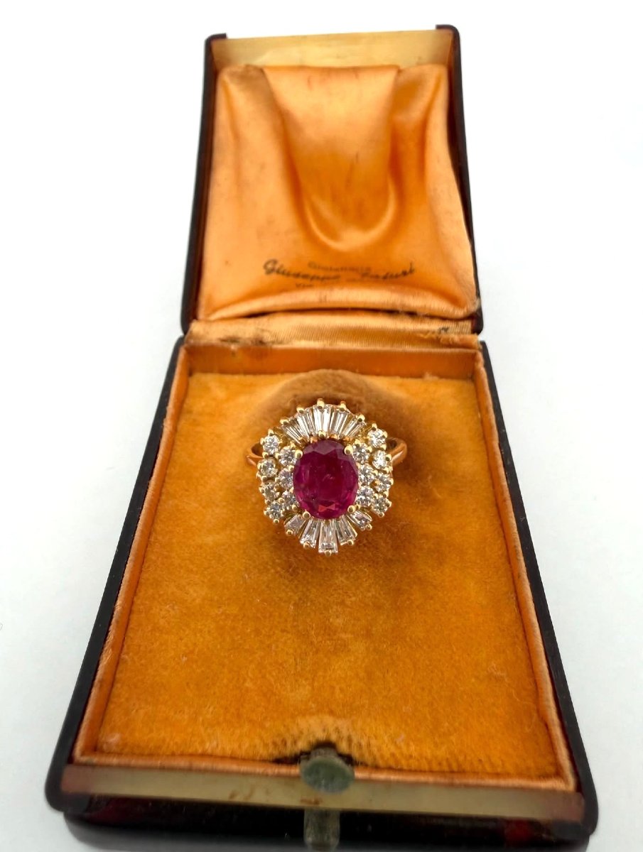 Vintage 18-karat Yellow Gold Ring With A Natural Ruby And Diamonds-photo-2