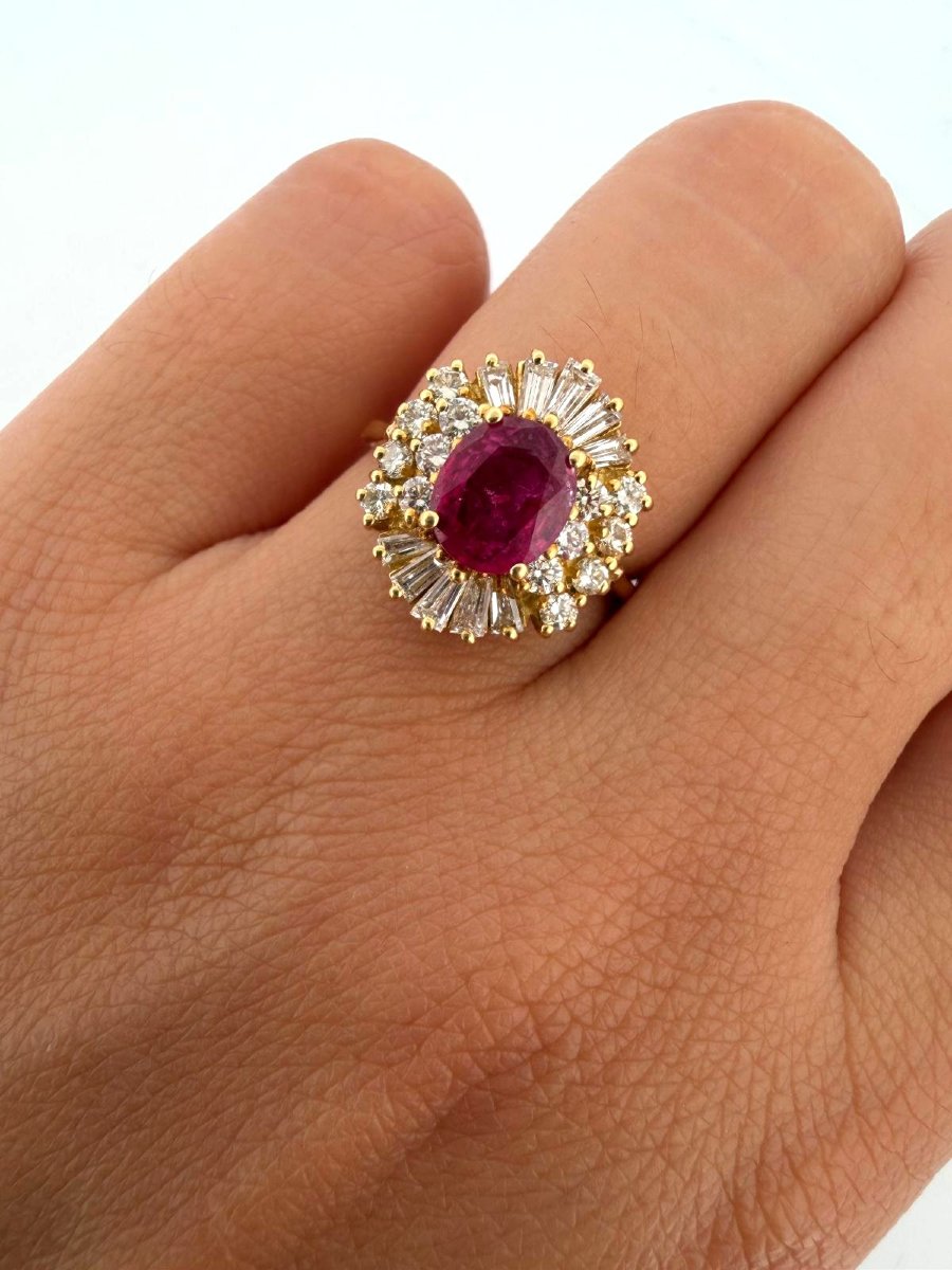 Vintage 18-karat Yellow Gold Ring With A Natural Ruby And Diamonds-photo-2