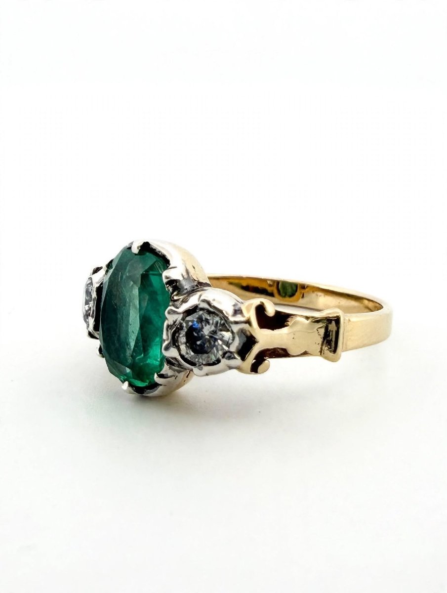 Bague Vintage en or jaune 18kt avec émeraude centrale et diamants à contour-photo-3