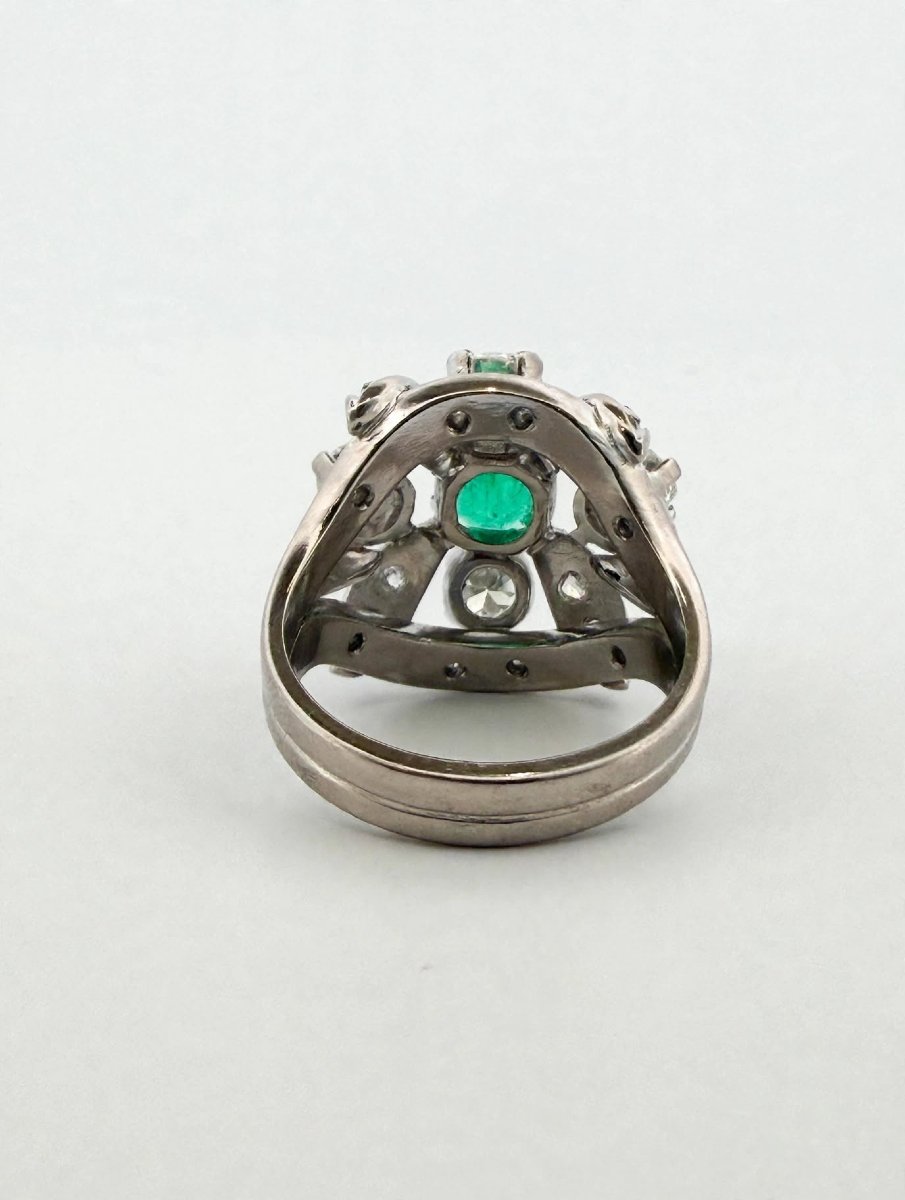 Platinum Ring With A Central Colombian Emerald And Diamonds Setting It-photo-2