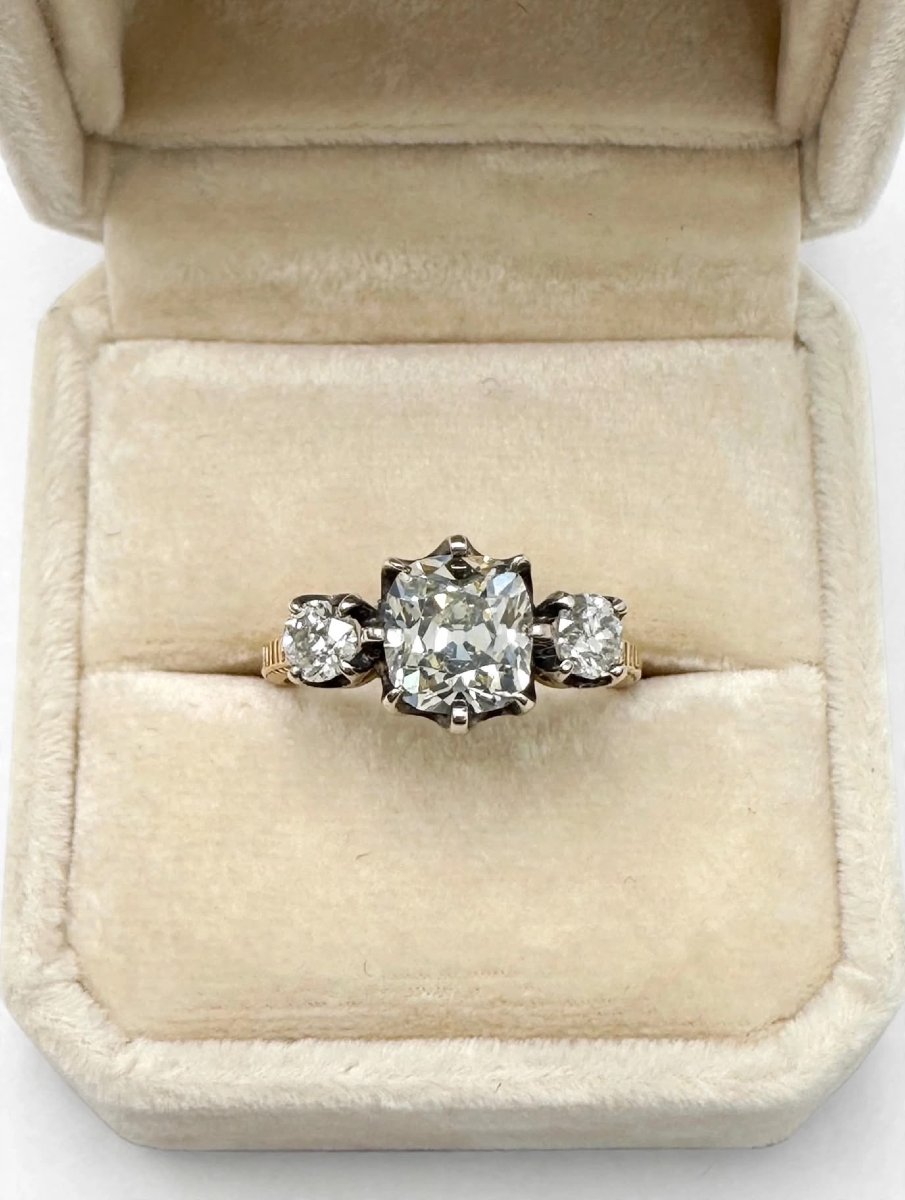 Victorian-style Ring In 18k Gold And Silver With Approximately 2.20 Carats Of Diamonds