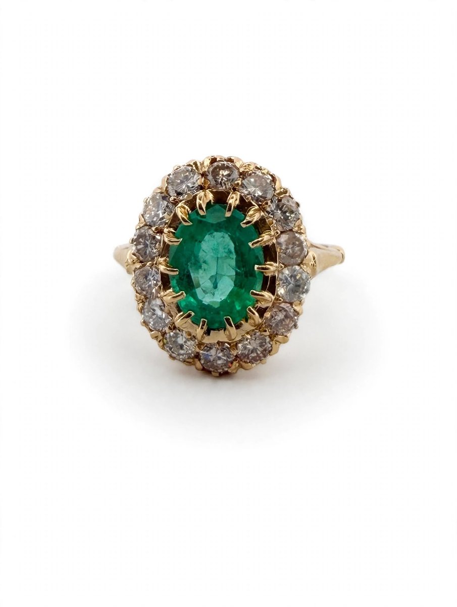 Bague en or jaune 18Kt avec émeraude centrale et diamants à contour-photo-2