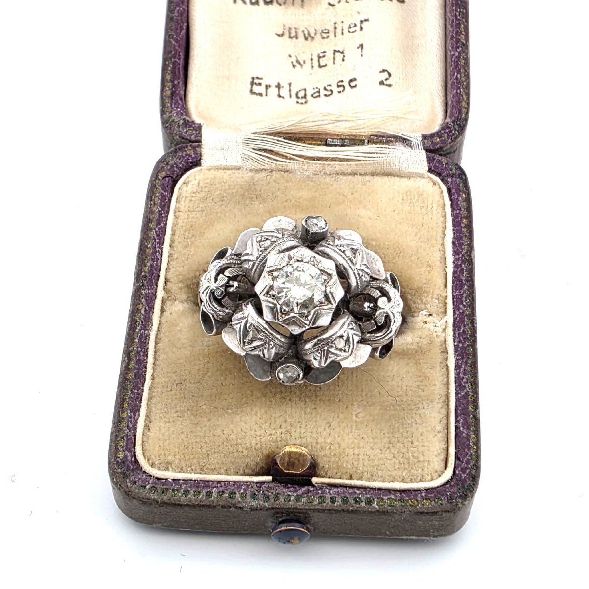 Bague en or blanc 18 carats avec diamants