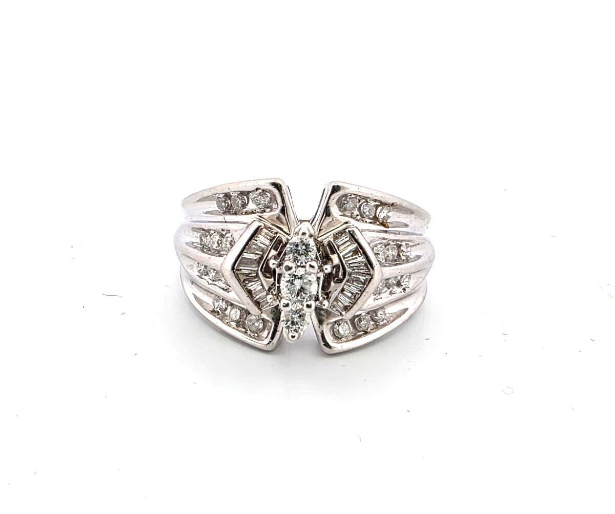 18-karat White Gold Ring With Diamonds-photo-2