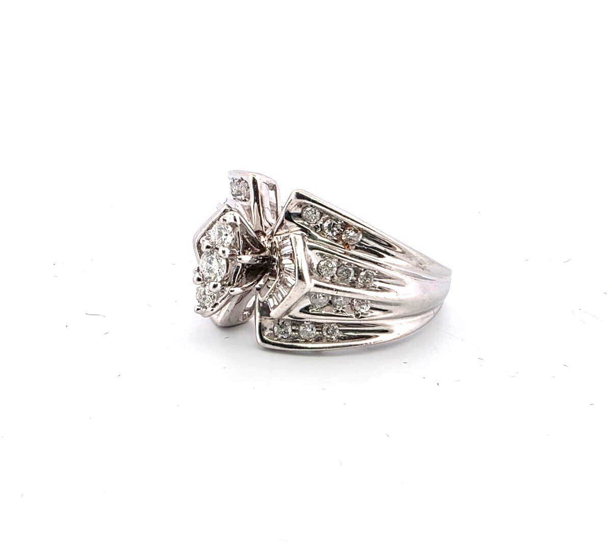 18-karat White Gold Ring With Diamonds-photo-4