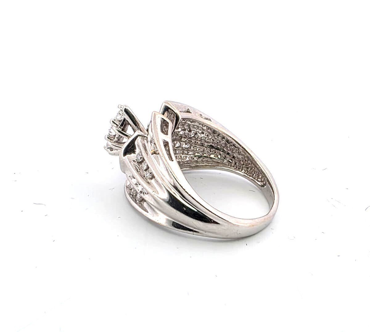 18-karat White Gold Ring With Diamonds-photo-1