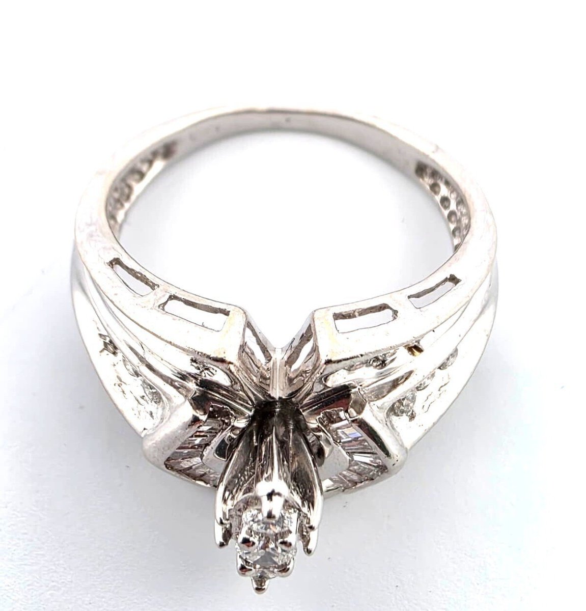 18-karat White Gold Ring With Diamonds-photo-4