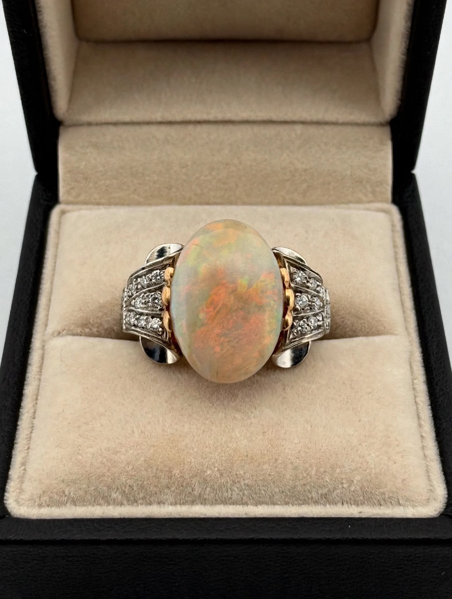 18k Yellow And White Gold Ring With Opal And Diamonds