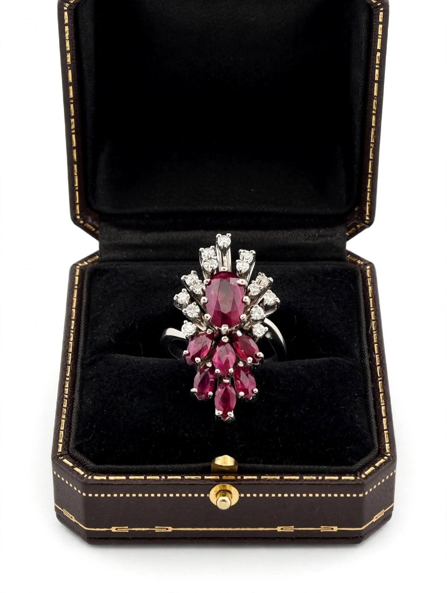Bague en or blanc 18Kt avec rubis et diamants
