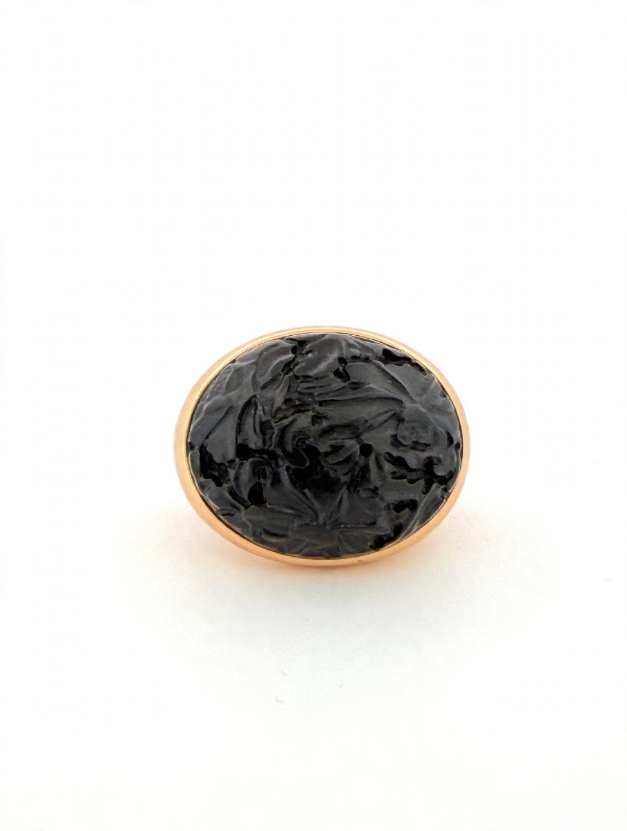 Bague en or 18Kt Pomellato modèle Victoria Jet sculpté à la main et diamant latéral
