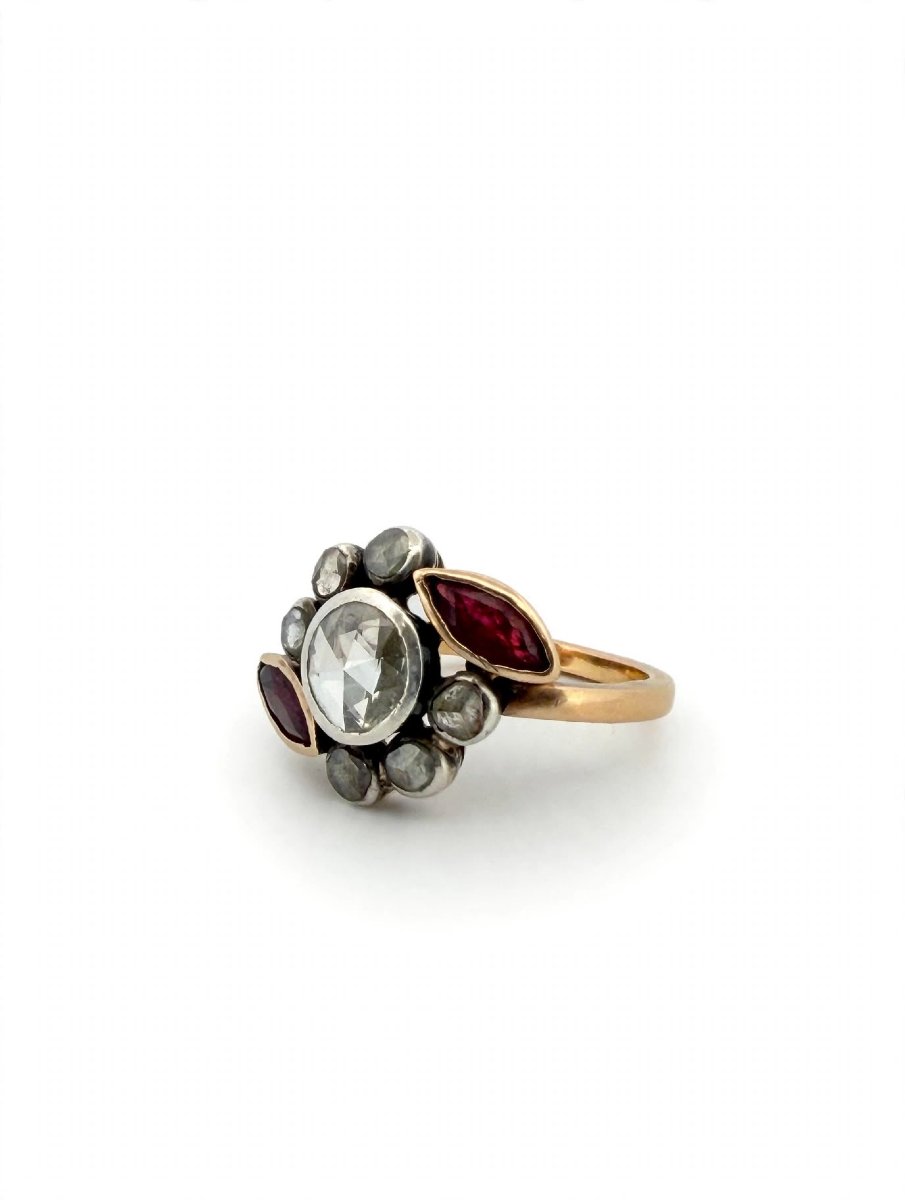 Antique 18k Gold Cluster Ring With A Central Diamond And Navette-cut Rubies-photo-2