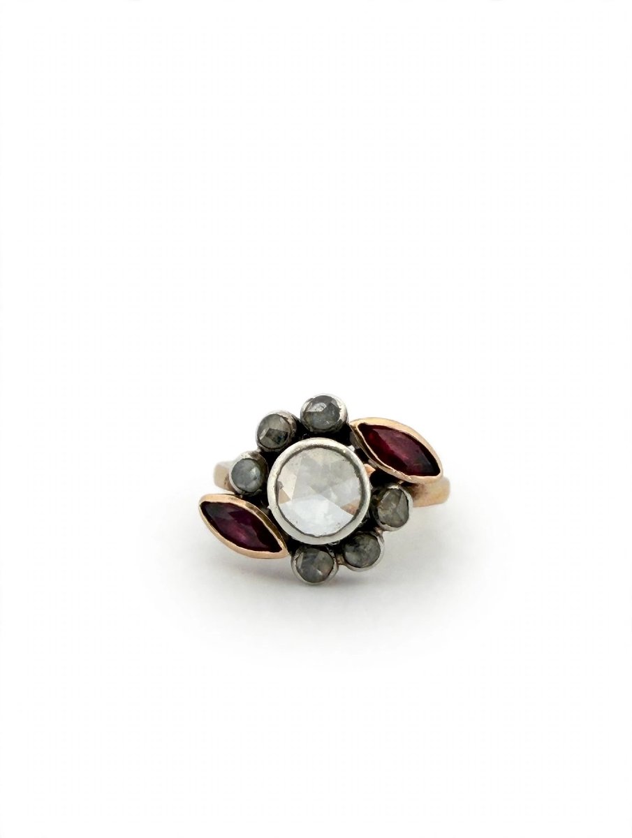 Antique 18k Gold Cluster Ring With A Central Diamond And Navette-cut Rubies-photo-3