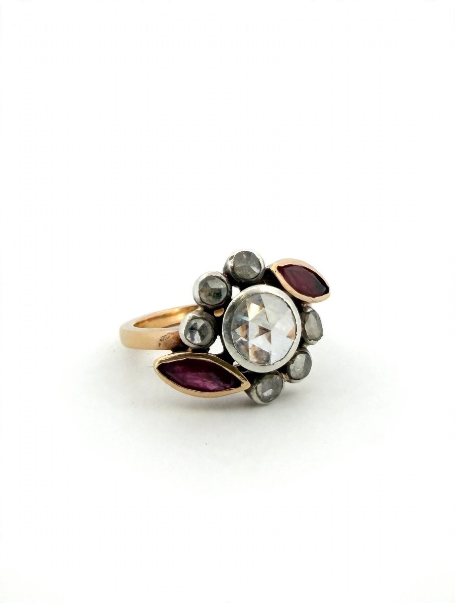 Antique 18k Gold Cluster Ring With A Central Diamond And Navette-cut Rubies-photo-4