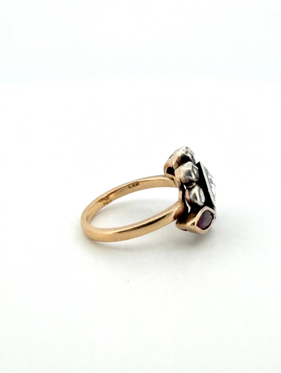 Antique 18k Gold Cluster Ring With A Central Diamond And Navette-cut Rubies-photo-1