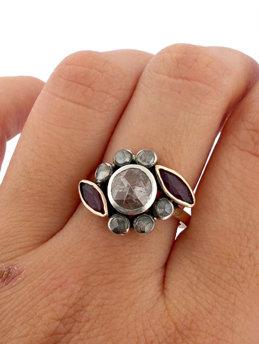 Antique 18k Gold Cluster Ring With A Central Diamond And Navette-cut Rubies-photo-5