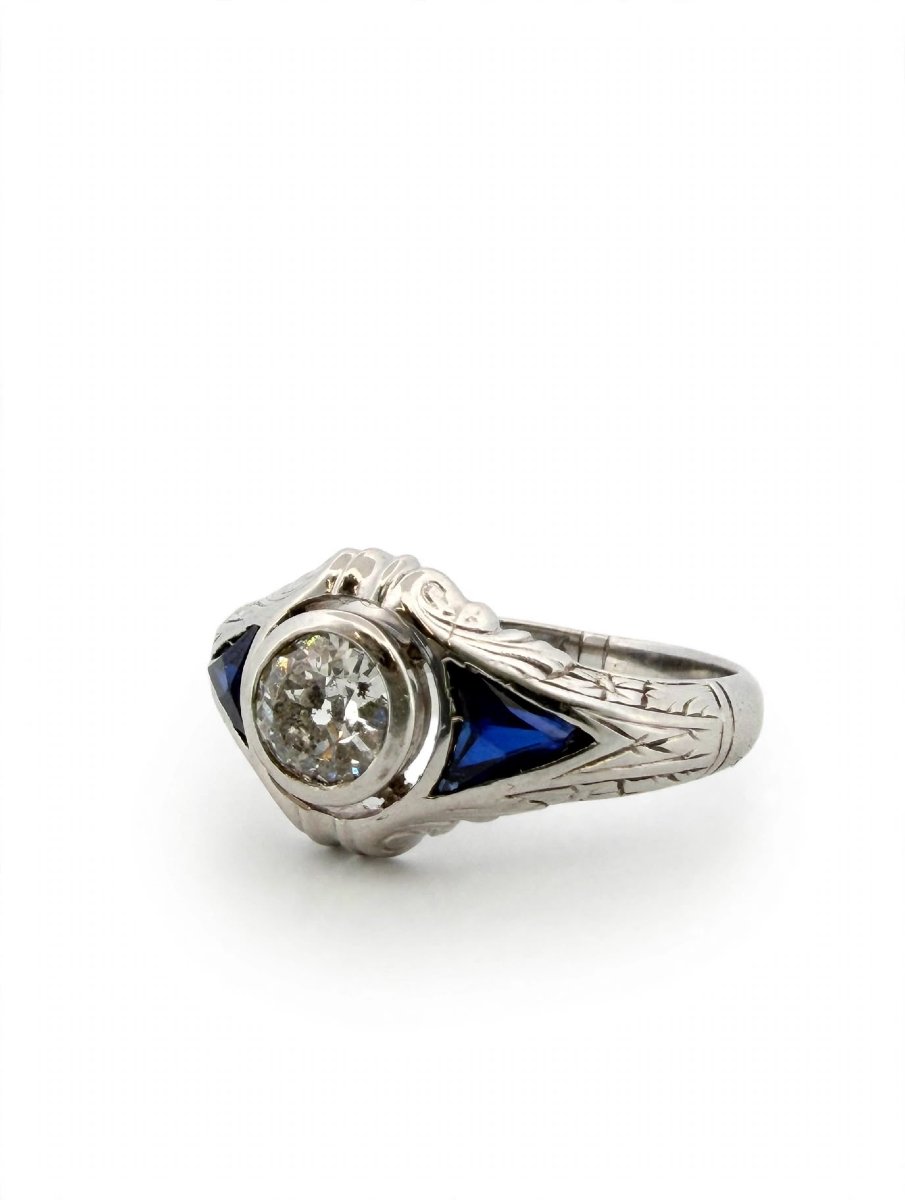 18k White Gold Art Deco Ring With An Old European Cut Diamond And Sapphires-photo-2