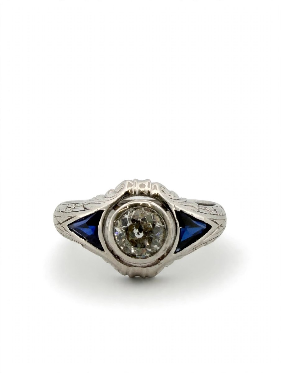 18k White Gold Art Deco Ring With An Old European Cut Diamond And Sapphires-photo-3