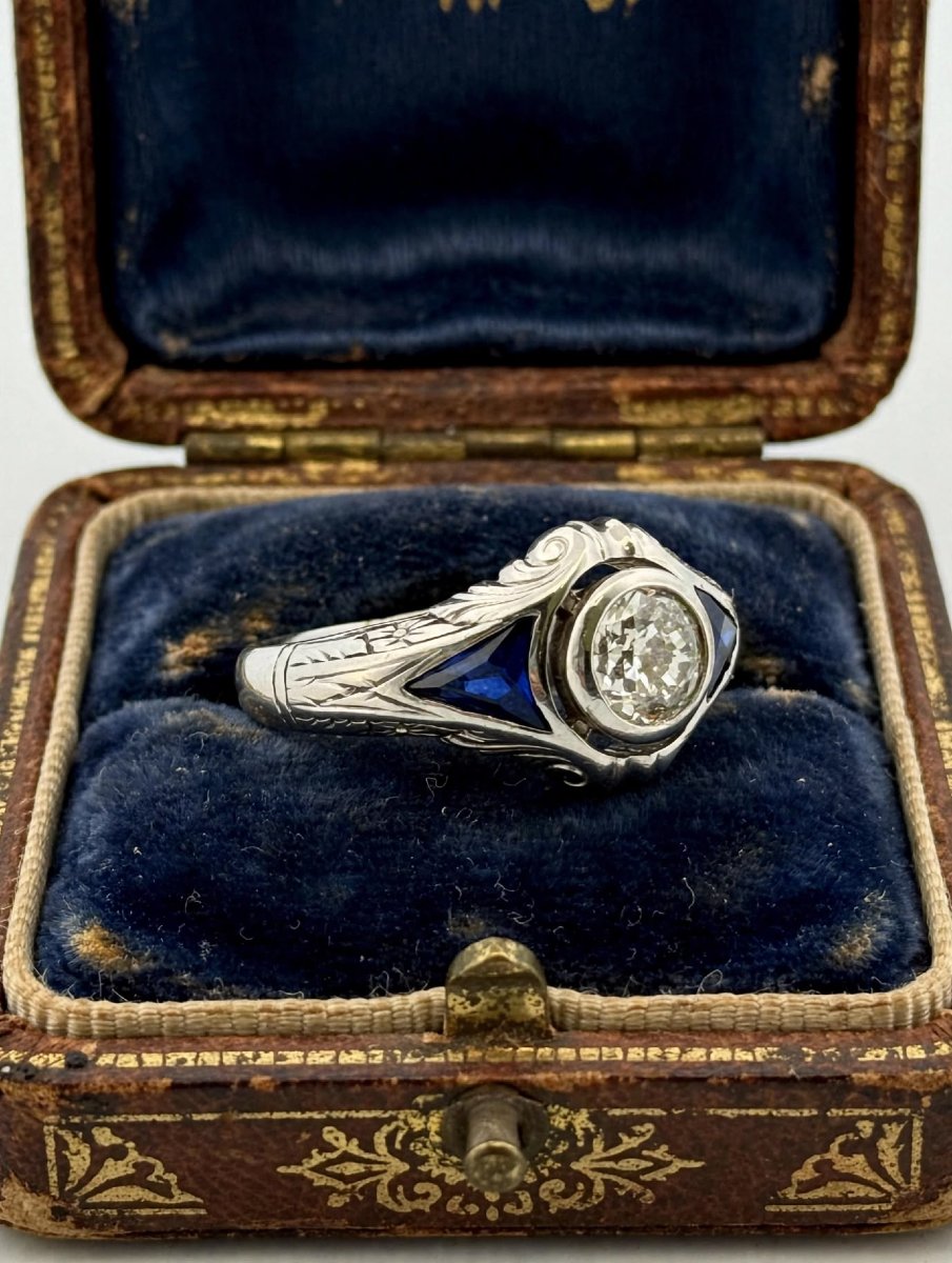 18k White Gold Art Deco Ring With An Old European Cut Diamond And Sapphires