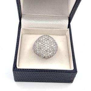 Bague moderne en or blanc 18kt avec diamants