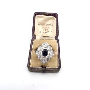 Bague en or blanc 18kt avec saphir et diamants