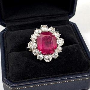 18kt White Gold Ring With Central Ruby And Surround Diamonds