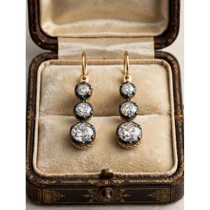 Antique 18k Gold Dangle Earrings With 3 Diamonds