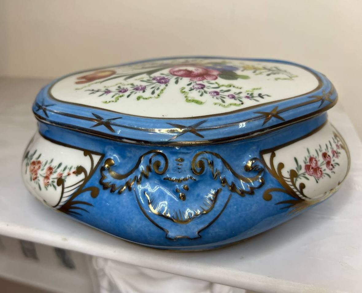 Boite En Porcelaine Peinte à La Main