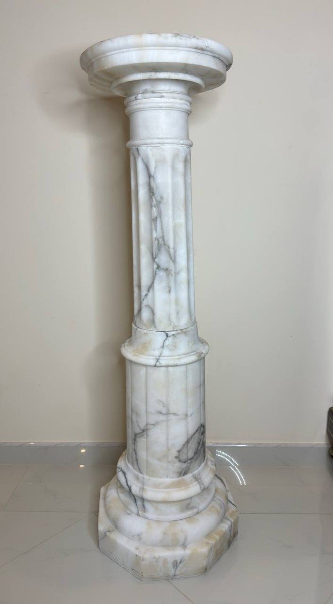 Colonne De Présentation En Marbre