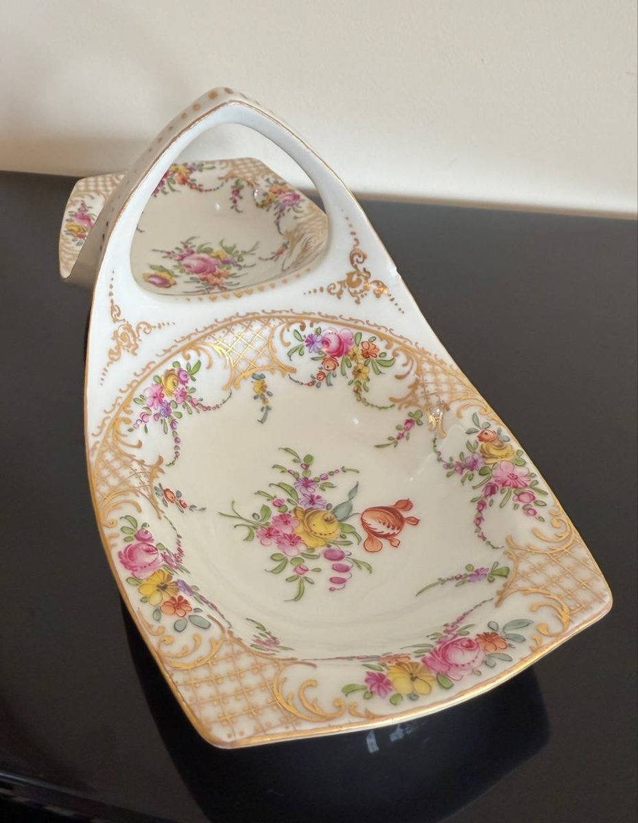 Small Basket Of Mignardises, Mendiant Or Appetizer Dish-photo-1