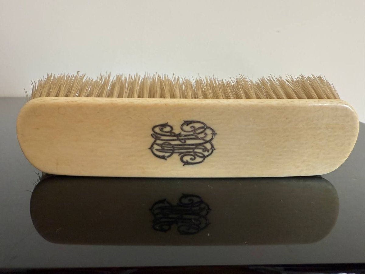 Ivory Brush With A Silver Monogram-photo-2