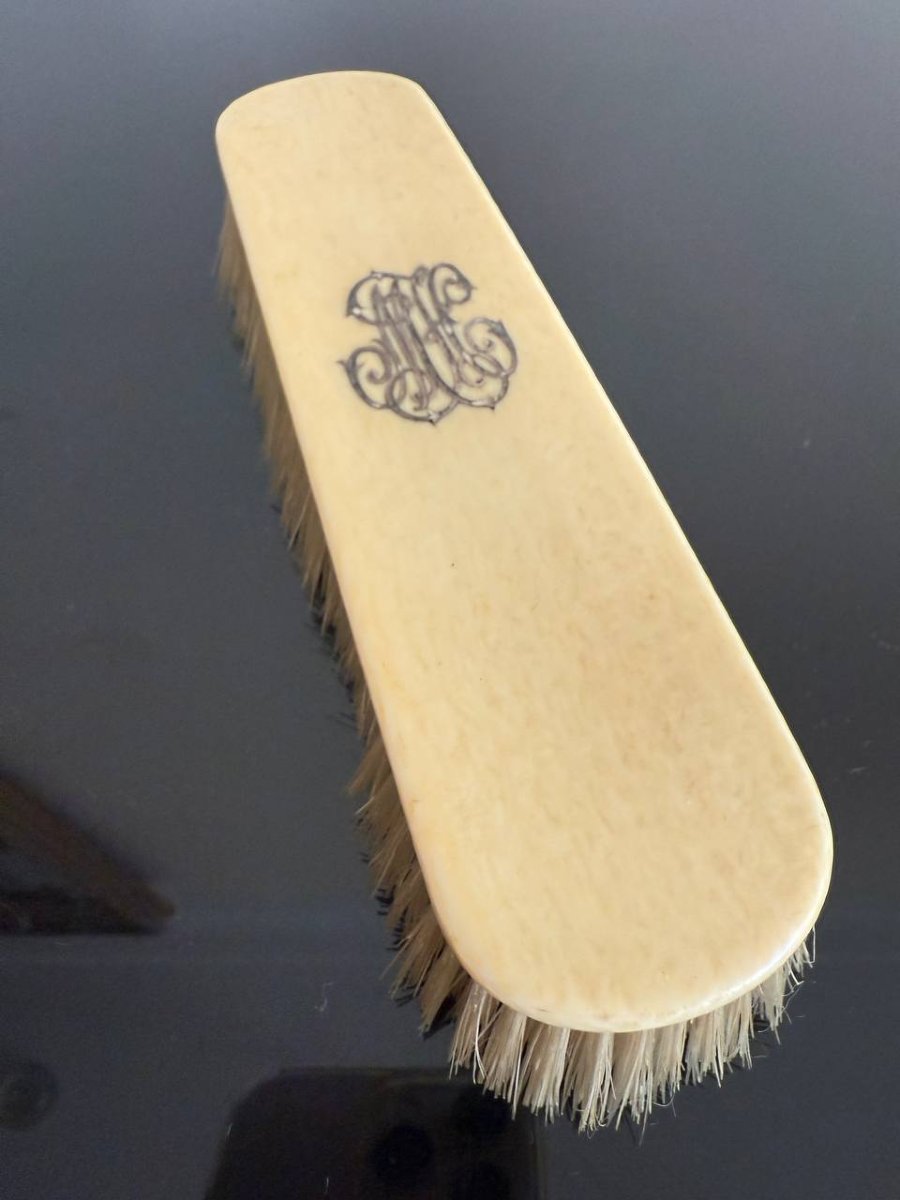 Ivory Brush With A Silver Monogram-photo-4