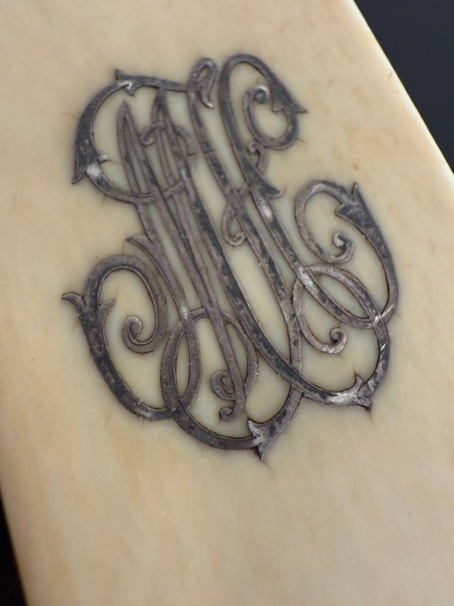 Ivory Brush With A Silver Monogram-photo-3