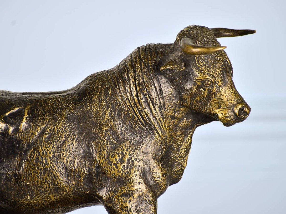 Christian Maas, Walking Bull. Patinated Bronze.-photo-3