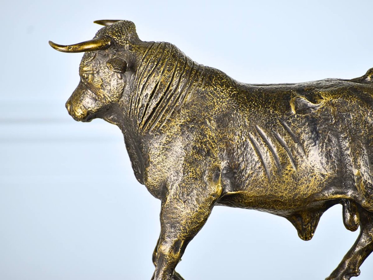 Christian Maas, Walking Bull. Patinated Bronze.-photo-3