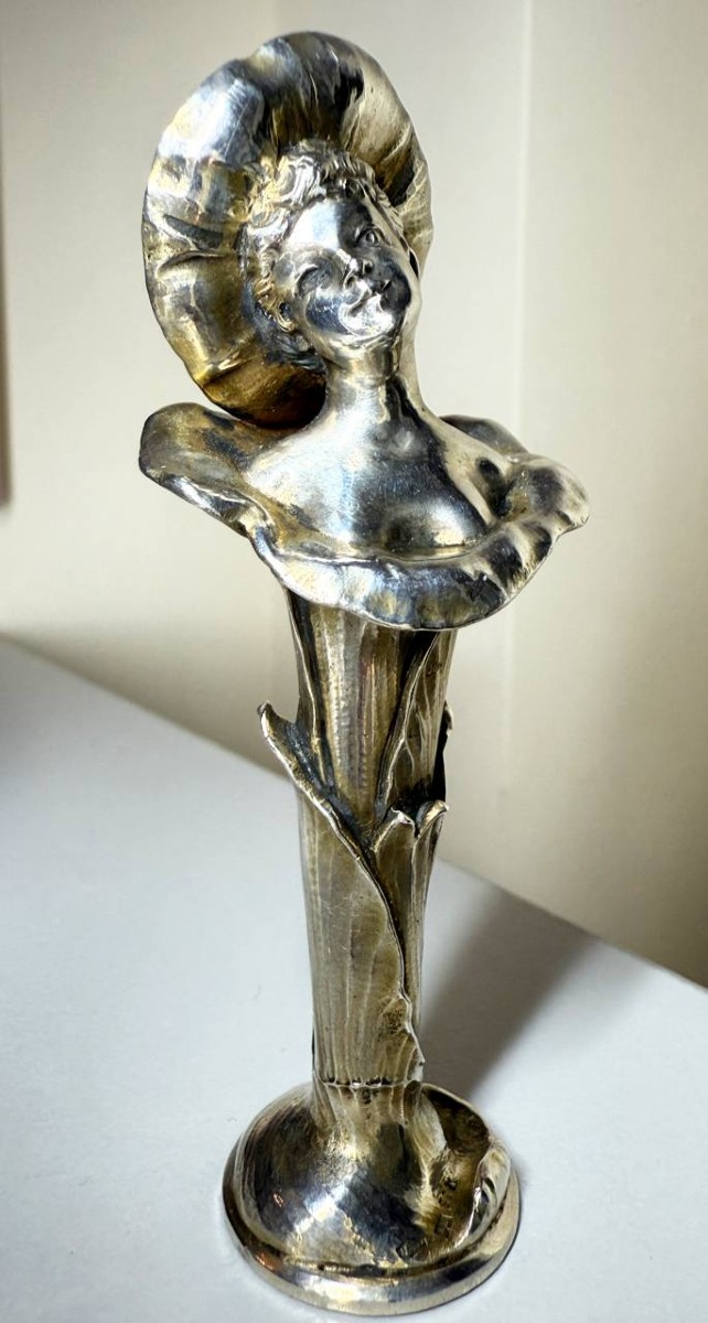 CACHET A CIRE , SCEAU , MONOGRAMMÉ EN Argent REPRÉSENTANT UN BUSTE DE FEMME , ART NOUVEAU.