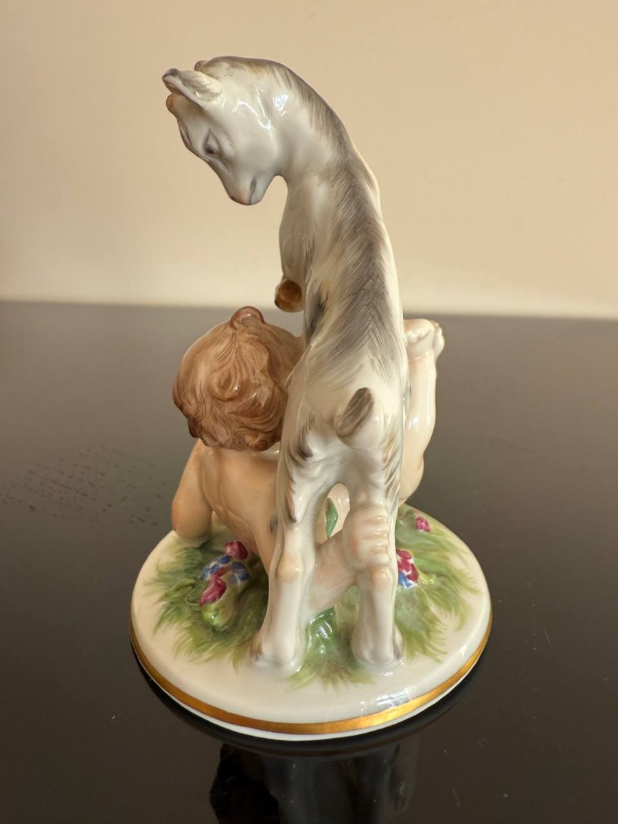 Putto avec un chevreau, Manufacture de porcelaine de Vienne Augarten.-photo-1