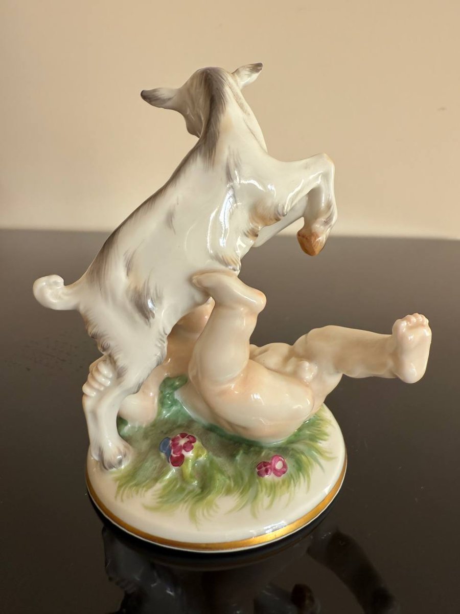 Putto avec un chevreau, Manufacture de porcelaine de Vienne Augarten.-photo-2