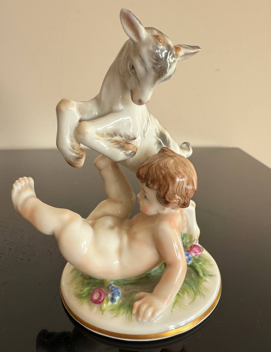 Putto avec un chevreau, Manufacture de porcelaine de Vienne Augarten.